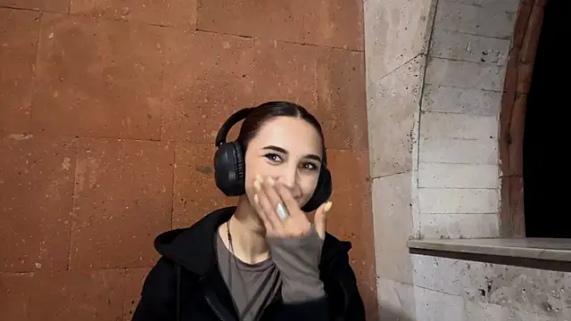 Snapshot of LinaMour chatting on September 11, 10:10 pm LinaMour online show from September 11, 10:10 pm