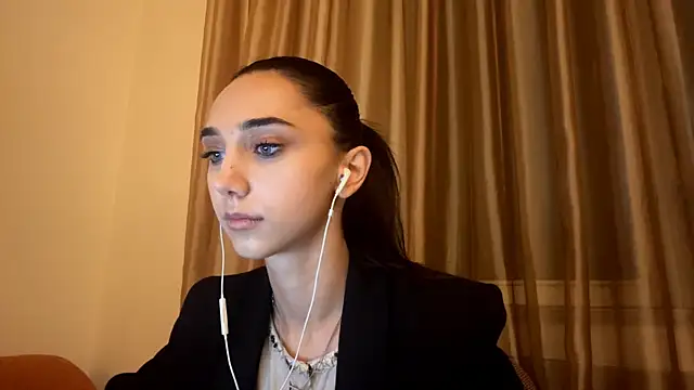 Snapshot of LinaMour chatting on September 24, 10:13 pm LinaMour online show from September 24, 10:13 pm