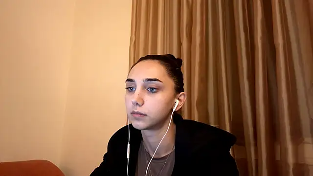 Snapshot of LinaMour chatting on October 6, 10:07 pm LinaMour online show from October 6, 10:07 pm