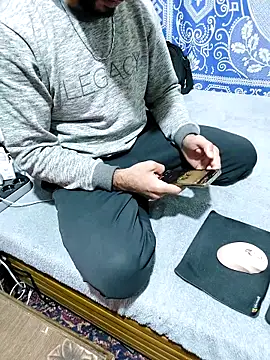 yazinyazin1 online show from March 5, 9:33 pm