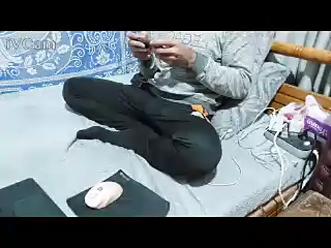 yazinyazin1 online show from March 14, 4:45 pm