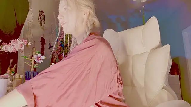 Snapshot of Talulaa chatting on March 9, 9:41 pm Talulaa online show from March 9, 9:41 pm