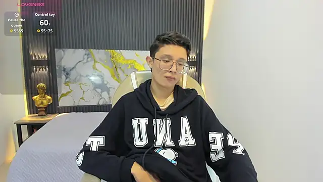 SantiagoRusso18 online show from September 26, 12:09 pm