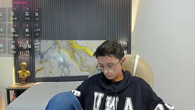 SantiagoRusso18 online show from October 6, 12:35 pm