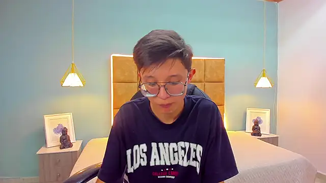 SantiagoRusso18 online show from October 14, 9:04 pm