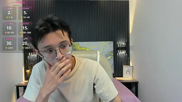 SantiagoRusso18 online show from November 14, 12:15 pm