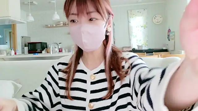 Snapshot of SUZU_1201 chatting on May 22, 12:29 am SUZU 1201 online show from May 22, 12:29 am