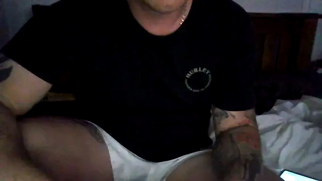 Snapshot of brokecountrylads chatting on November 5, 8:14 am brokecountrylads online show from November 5, 8:14 am