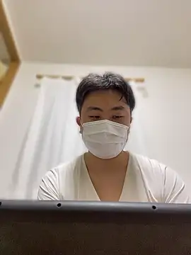 Snapshot of szk2412 chatting on April 10, 2:33 pm szk2412 online show from April 10, 2:33 pm