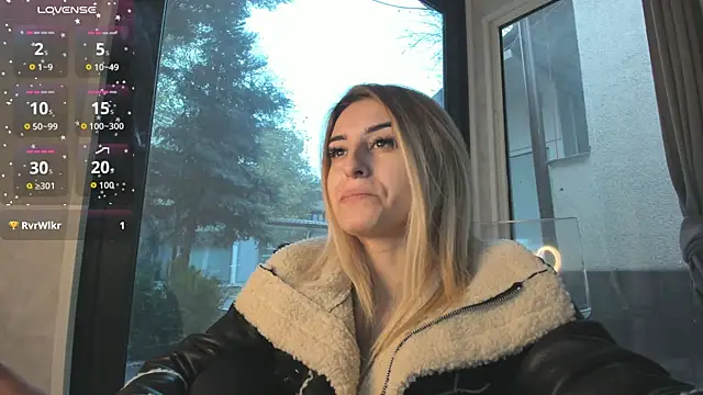 Ella Vee online show from November 16, 6:08 am