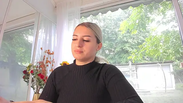 Ella Vee online show from May 22, 5:36 am