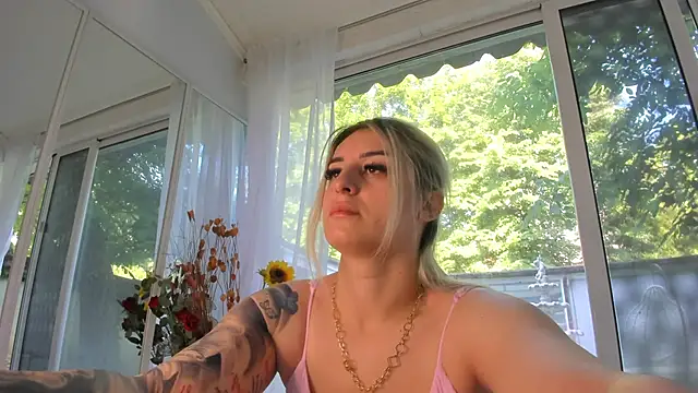 Ella Vee online show from May 25, 5:46 am