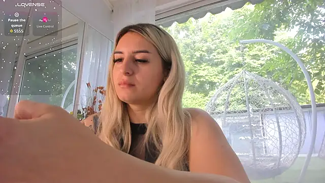 Ella Vee online show from May 30, 5:26 am