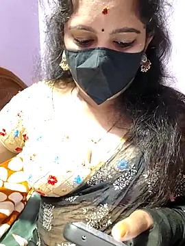 luci-queen online show from September 21, 3:57 pm