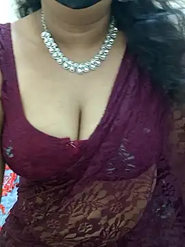 luci-queen online show from June 8, 9:09 am