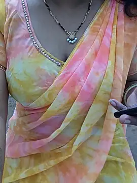 Snapshot of luci-queen chatting on June 19, 9:13 am luci-queen online show from June 19, 9:13 am