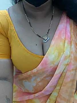 Snapshot of luci-queen chatting on June 29, 7:25 am luci-queen online show from June 29, 7:25 am