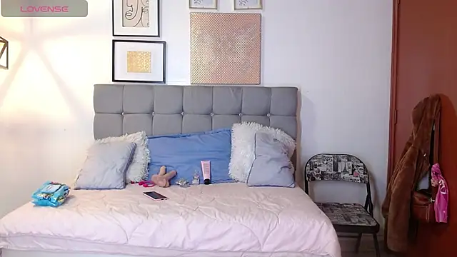  naomi s online show from March 16, 1:37 pm