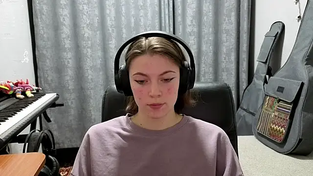 CutieAnny online show from May 2, 9:09 pm
