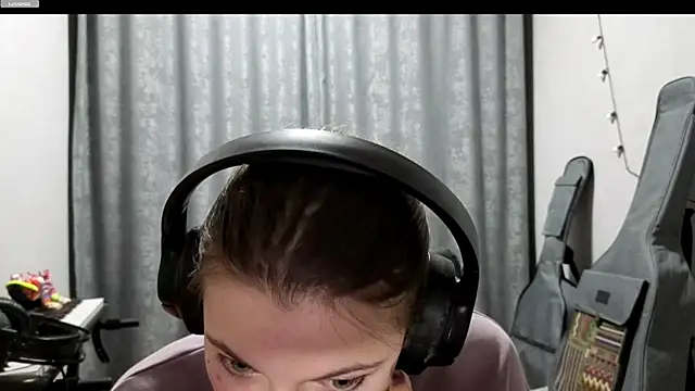 CutieAnny online show from May 4, 8:05 pm