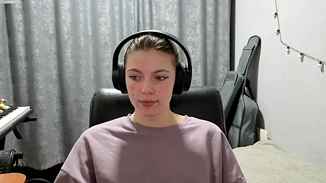 CutieAnny online show from May 7, 8:25 pm