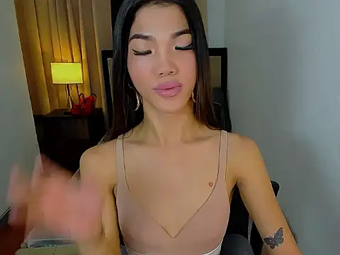Snapshot of CassieSommereux chatting on June 9, 9:37 pm CassieSommereux online show from June 9, 9:37 pm