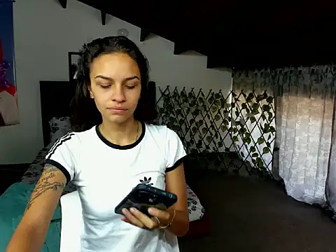 Skylovershot online show from November 25, 1:44 pm