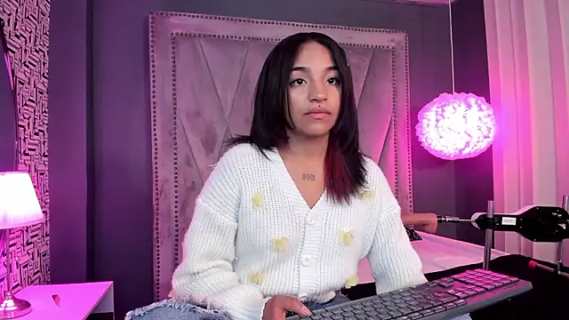 Manelyk evanss  online show from February 13, 4:14 pm