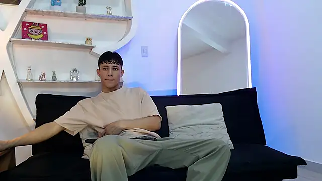 GRETTY BOYS online show from September 19, 1:18 am