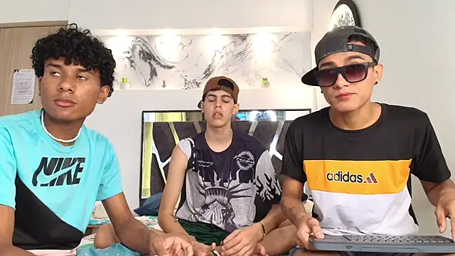 Snapshot of YOUNGS_GUYS chatting on September 14, 7:24 pm YOUNGS GUYS online show from September 14, 7:24 pm