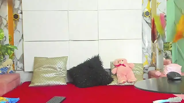 Snapshot of ZoeeGuzman chatting on October 15, 7:25 pm ZoeeGuzman online show from October 15, 7:25 pm