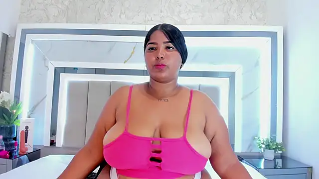 Snapshot of JuliethaVillalobos chatting on November 7, 8:53 pm JuliethaVillalobos online show from November 7, 8:53 pm