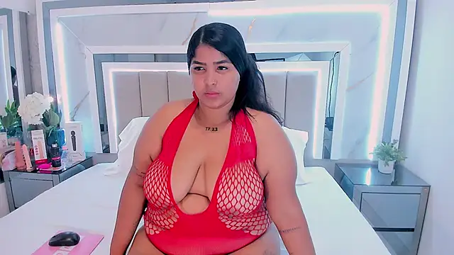 Snapshot of JuliethaVillalobos chatting on November 19, 12:43 am JuliethaVillalobos online show from November 19, 12:43 am