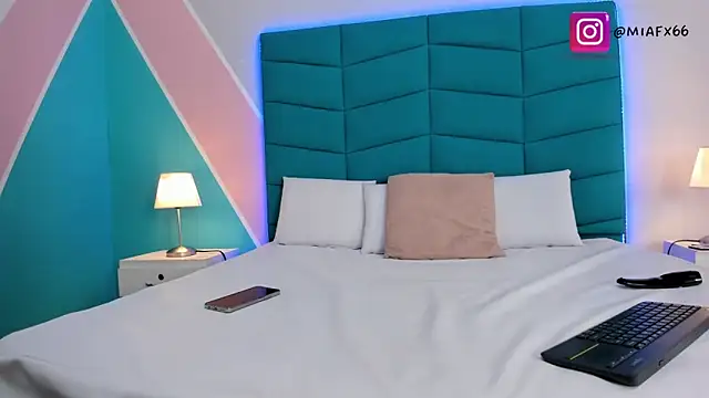  mia foxx online show from September 10, 8:20 pm