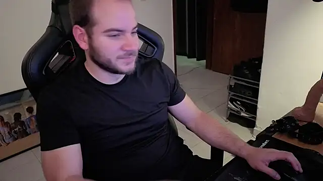 Snapshot of Paul00474 chatting on September 24, 9:18 pm Paul00474 online show from September 24, 9:18 pm