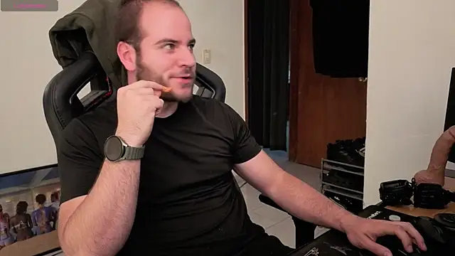 Snapshot of Paul00474 chatting on September 27, 10:26 pm Paul00474 online show from September 27, 10:26 pm