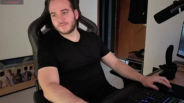 Snapshot of Paul00474 chatting on November 4, 12:21 am Paul00474 online show from November 4, 12:21 am