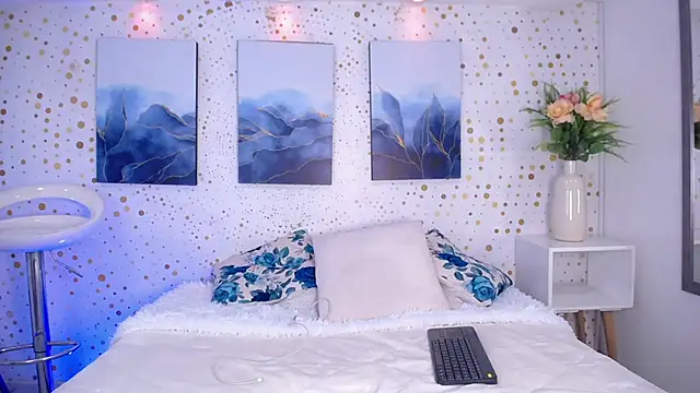 Emily Vaughan online show from November 12, 3:29 am