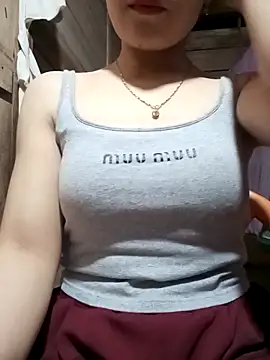 Snapshot of LucyyLy chatting on April 18, 1:48 pm LucyyLy online show from April 18, 1:48 pm