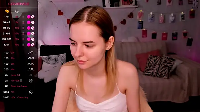 Snapshot of LillianShine chatting on May 29, 7:17 am LillianShine online show from May 29, 7:17 am