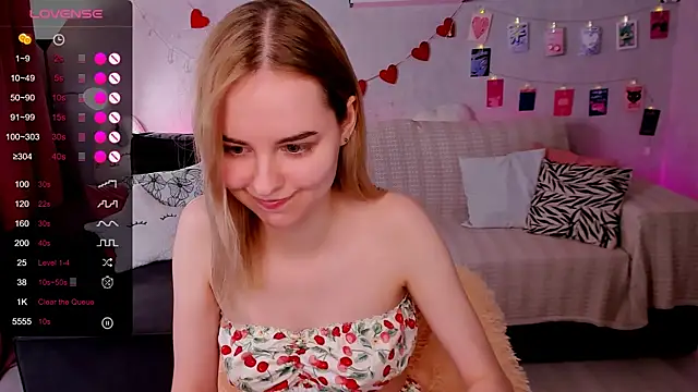 Snapshot of LillianShine chatting on June 18, 9:14 am LillianShine online show from June 18, 9:14 am