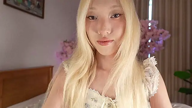 Bubblegumdream13 online show from July 17, 2:29 am