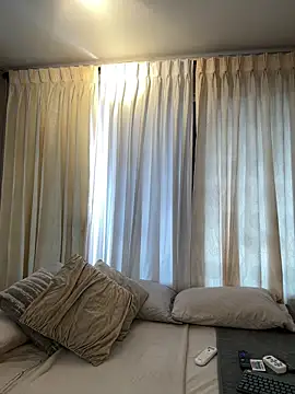 Tayler Kim online show from March 31, 6:41 pm