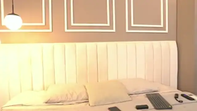 Tayler Kim online show from April 12, 6:24 pm