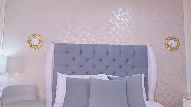 Snapshot of ZoeWilliis chatting on May 23, 11:03 am ZoeWilliis online show from May 23, 11:03 am
