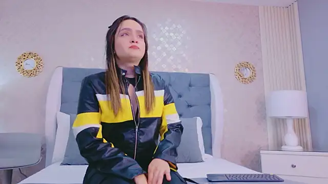 ZoeWilliis online show from June 19, 11:14 am