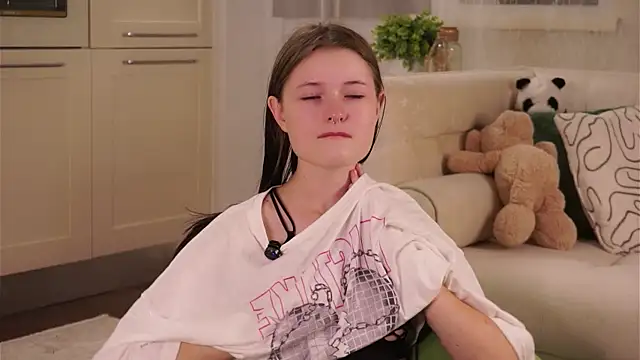 LynHillaire online show from September 16, 11:11 am