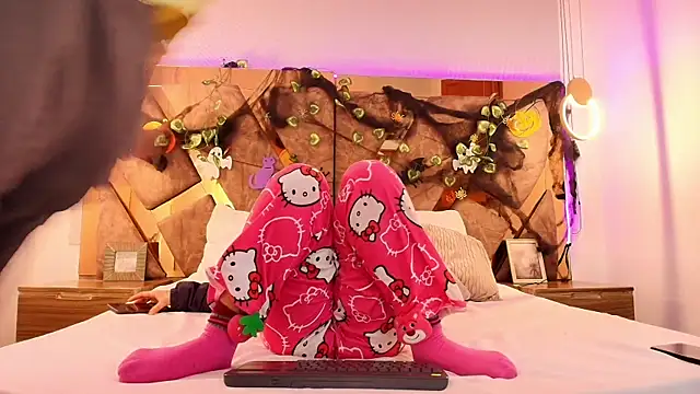 Snapshot of genessis__david chatting on October 13, 4:01 am genessis david online show from October 13, 4:01 am