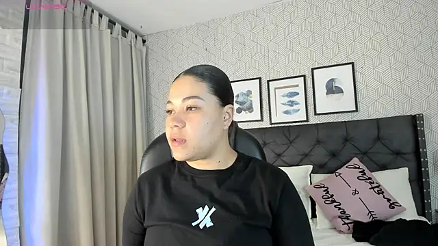 sophie  blare online show from May 4, 6:59 pm
