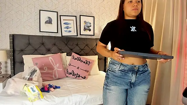 sophie  blare online show from May 17, 12:01 pm